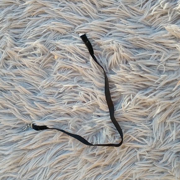 Plain Black Velvet Choker Necklace - Picture 1 of 3